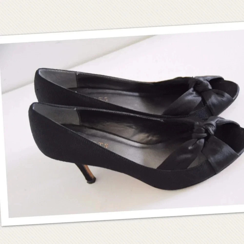 Talbots peep toe pumps